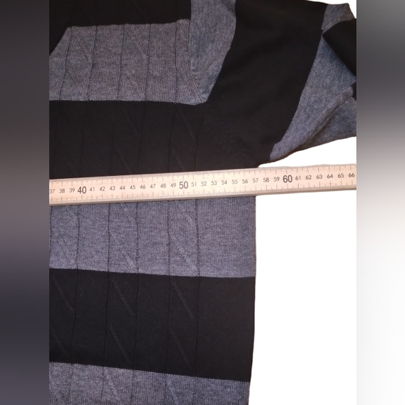 Sergio Louis Men's Black & Grey Striped V-Neck Size Large. - Picture 5 of 10
